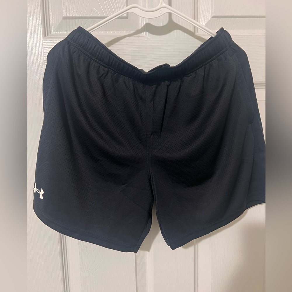 Boys Youth Medium Under Armour Mesh Shorts